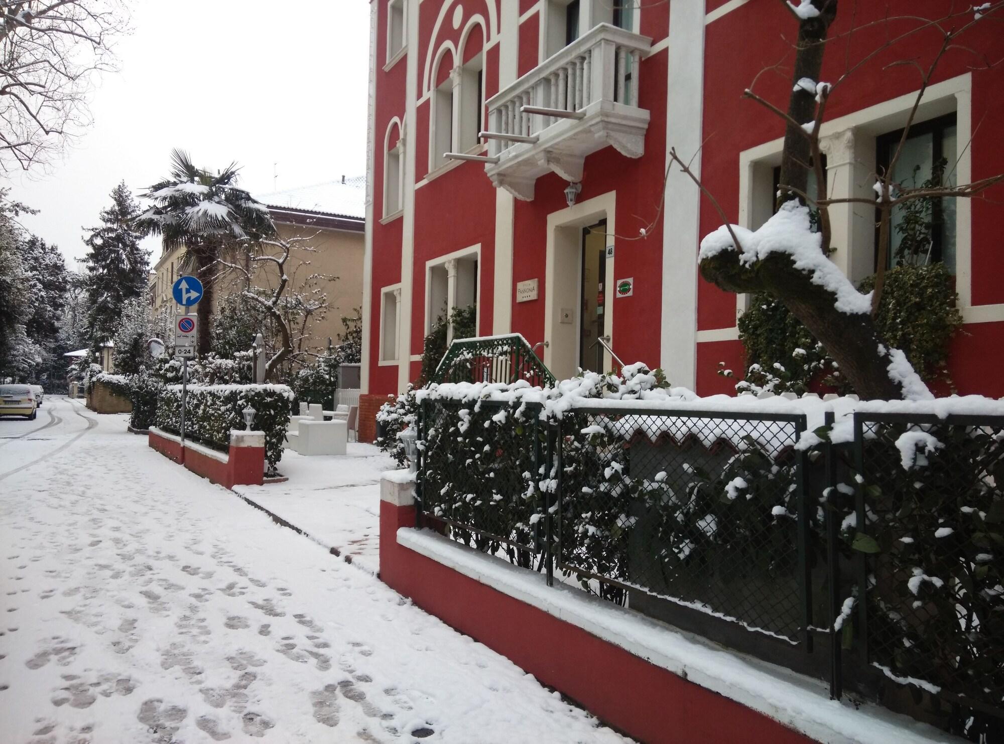 Hotel Villa Pannonia Lido de Venise Extérieur photo
